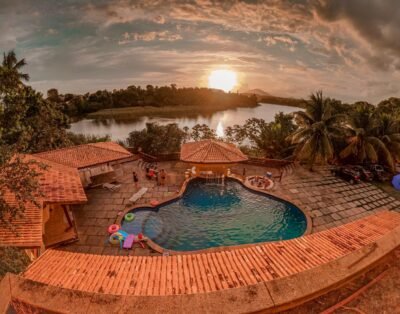 Mansão Mar & Lagoa em Meaípe – Luxo, Conforto